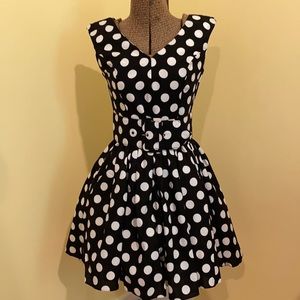 Retro-style Polka-dot Dress w. Crinoline Skirt